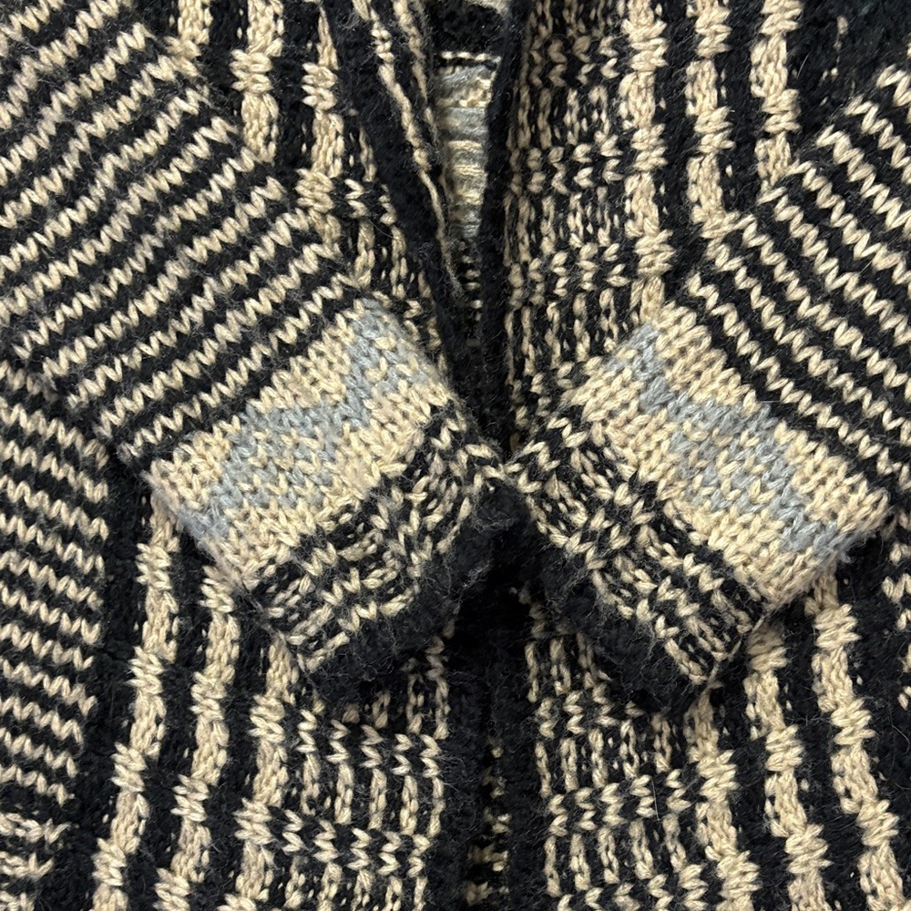 🤩 Pretty Patterned Sweater - Picture 7 of 8